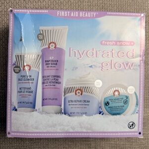 First Aid Beauty Hydrated Glow Set - New